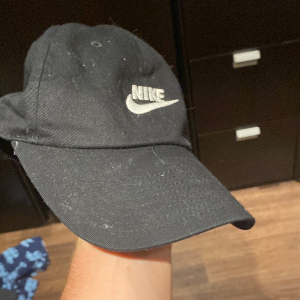 Black Nike hat